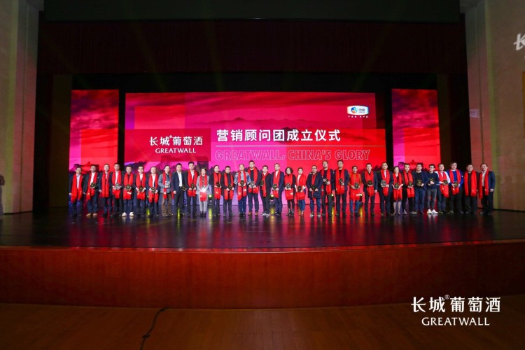 中粮长城酒业副总经理刘鑫指出,2020年,长城葡萄酒坚持"中国长城 红色