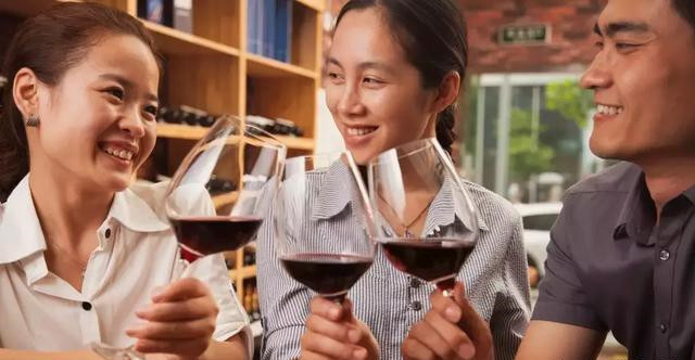 中国线上酒类年销售额达 423 亿元,居世界第一-酒业时报-WineTimes中文网