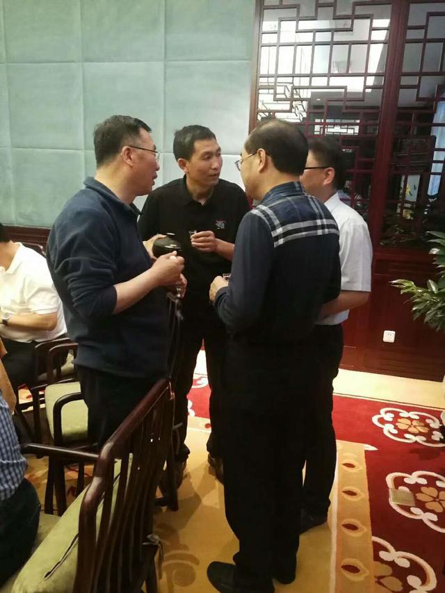 贵州茅台酒厂党委书记兼董事长李保芳到贵州仁怀王丙乾酒业调研