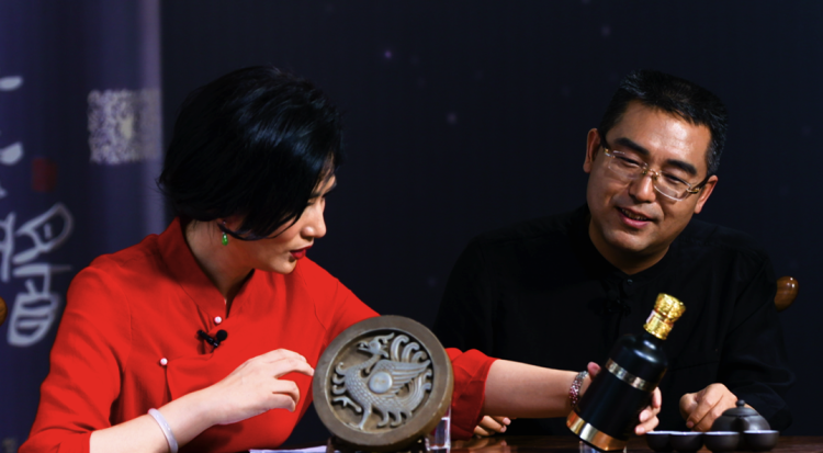 知名主持人经蓓尝试斜竖汉酱135bc