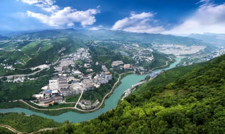 习酒40年:十里酒城,赤水明珠,振兴在路上丨中国酒业·荣耀40年